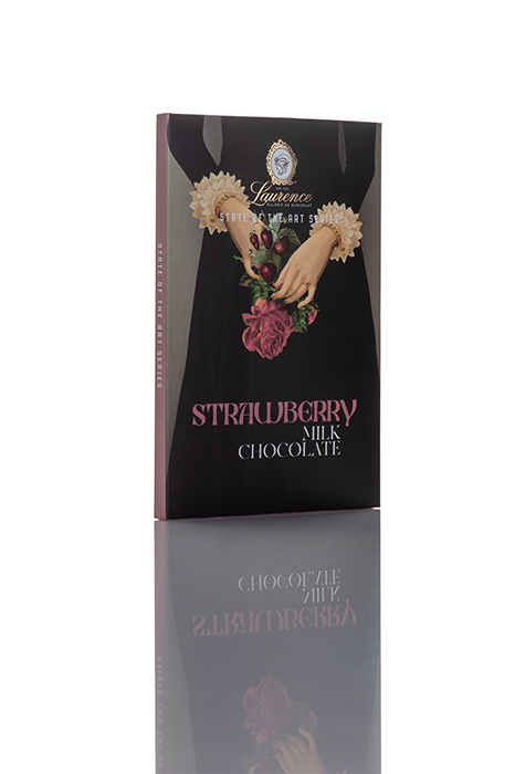 Milk chocolate with 44% cocoa and strawberry